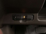 ハンドルの左下にETCがついています。高速道路の料金所の通過も楽々です。 カードの取り出しもしやすい場所についています。