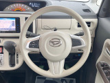 インテリアに合わせたデザインのステアリングは、運転される方のことも考え、運転しやすい形状、大きさです。是非一度、実際に触ってお確かめください。