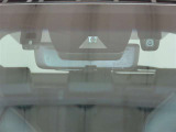 レーダークルーズコントロール(全車速追従機能付)付きです。車速に応じて追従支援してくれるので、ロングドライブも快適です。詳細は販売店スタッフまでおたずねください。