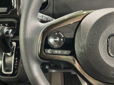ステアリングにオーディオ操作スイッチが付いています。オーディオ画面に直接タッチしなくても操作が出来ますので、運転に集中できます。