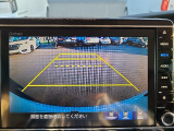 【バックカメラ(3モード)】視点を切り替えて後方を確認でき、駐車や車庫入れも安心です。