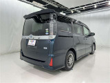 後ろから見ると車の印象も変わりますね♪
