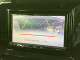 狭い道や駐車場でも安心。後方の状況を画面で確認できるので、安全な駐車操作をサポートします。ガイドライン表示も便利です。