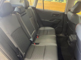 広々とした2列目シートは居住性が高く、居心地も快適!友達や家族とのお出かけにぴったりです。ベビーシートやチャイルドシート使用時も快適にお過ごしいただける十分な空間を確保しています。