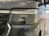 LEDヘッドライトは、点灯の瞬間から最大光量を発揮し、突然暗くなるトンネルなどでの安定感を高めます。