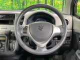 インテリアに合わせたデザインのステアリングは、運転される方のことも考え、運転しやすい形状、大きさです。是非一度、実際に触ってお確かめください。