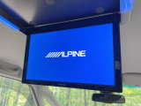 【フリップダウンモニター】大画面モニターで後席でもエンタメをお楽しみいただけます。小さなお子様にも大人気の装備です♪