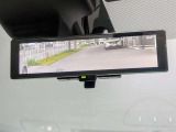 車両後部のカメラ映像を投影するインテリジェントルームミラーです。同乗者や荷物で後方視界が遮られる際もクリアな視界を確保します。