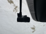 運転中の映像・音声などを記録して、交通事故やトラブルが起きた時の正確な状況把握に役立つドライブレコーダーが装着されています
