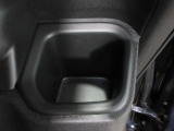 運転席右側のドリンクホルダーです。