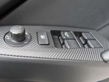 運転席のパワーウインドースイッチ部です。よく触れる場所だからこそ、使用状態があらわれますよね。ぜひこうした所もチェックしてください。