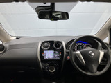 運転席からの視界は良好で、操作性にも優れています。快適なドライビングポジションで、長距離運転も疲れにくく、愉しめます。
