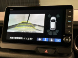 リバースギアに入れるだけで後方の表示へ切り替わります。夜間や雨の日の駐車も楽になりますよ。