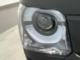 LEDヘッドライトは、点灯の瞬間から最大光量を発揮し、突然暗くなるトンネルなどでの安定感を高めます。