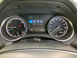 視認性の高いメーターで、運転に必要な情報をしっかり把握できます。運転状況が一目でわかり、安全運転をサポートします。明るさ調整も可能です。