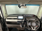 【前方視界】開放的な前方視界!運転がしやすく疲れにくいです♪窓が大きく、見通しがとっても良いおクルマですよ♪