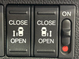 【両側パワースライドドア】スマートキーや運転席のスイッチで後席両側スライドドアの開閉が可能♪電動だから力を入れてドアを開ける必要が無く、小さなお子様でも簡単に開け閉めでき快適です♪
