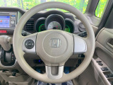 インテリアに合わせたデザインのステアリングは、運転される方のことも考え、運転しやすい形状、大きさです。是非一度、実際に触ってお確かめください。
