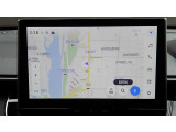 ディスプレイオーディオを装備。スマホとクルマをつなぐことで、これまでのナビに加えて、いろんなサービスが楽しめます。