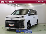 スクエア型の大きく開いたグリルが独創的なフロントマスク。リヤガラスが大きく迫力あるリヤスタイルの【ヴォクシーHV】。モデリスタのガーニッシュを装着。 先鋭的で独創的な外観と広い室内空間が人気の車です。