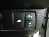 パーキングセンサーや横滑りを防ぐVSA等のスイッチ類は運転席の右側、手の届きやすい位置にあります。
