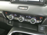 運転席&助手席シートヒーター、左右独立温度コントロール式フルオート・エアコンディショナー
