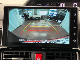 【バックカメラ】 駐車時に車両後方の様子を見ることができるので、運転の不安を軽くします。