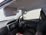 運転席、助手席にもバニティーミラーが付いて、身だしなみチェックも出来ますね♪
