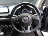 運転席にお座りになった際のイメージです。視界やシートの座り心地にポジション、各装備へのアクセスのしやすさ等、実際に触れてお確かめください。