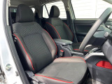 運転席まわりには十分なスペースがあり、大柄な方でもゆったり運転していただける環境です。