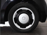 ◆純正ホイール装着車◆シンプルなデザインのホイールキャップ付きです。