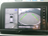 まるで上空から見下ろしているような感じで駐車が楽にできるインテリジェントアラウンドビューモニター!幅寄せが苦手な方でもサイドビューで確認することができますよ♪