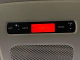 【リアオートエアコン】広い後部座席には必須の機能!風量や温度を自動で調整し前席と同様な車内環境にしてくれるリアオートエアコンを装備。夏の暑さも冬の寒さもストレスなく快適にお過ごしいただけます♪