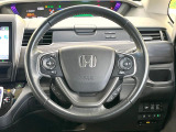 【純正革巻きステアリング】上質な革を使用することで、手にしっかり馴染みとても運転しやすいハンドルです♪