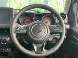 【純正革巻きステアリング】上質な革を使用することで、手にしっかり馴染みとても運転しやすいハンドルです♪