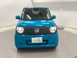 【LEDヘッドライト】が装備されています。夜間走行時や雨の日に明るく安全に前方を照らすことが出来ます。対向車からも見えやすいので相手に接近を知らせることも出来ます。