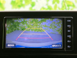 後方確認が容易なモニターで、安全な運転をサポート。狭い場所での駐車も安心です。運転に集中できる、頼れる相棒です。