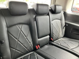 3列目シートも十分なスペースを確保。大人でも快適に乗車できます。多人数乗車にも対応できる実用性も魅力です。