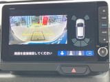 狭い場所での駐車も安心。後方の状況を画面で確認できるので、安全な運転をサポートします。駐車の苦手な方にもおすすめです。
