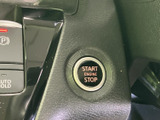 後方の状況を画面で確認できるバックモニター。駐車時の安全性を高め、運転をサポートします。狭い場所でも安心です。