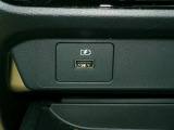 スマホなどの充電に便利なUSB電源がございます
