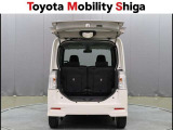 荷室スペ-スも十分な広さがあります。リヤシ-トを倒すと更に荷室スペ-スが広がります。