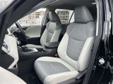 運転席シートはシート汚れがあります。