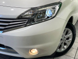 【LEDヘッドライト】悪天候や夜間走行時も良好な視界を確保し安心して運転できる高輝度LEDヘッドライトを装備!点灯速度が早く、消費電力も抑えられています。