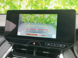 後方確認モニターは、駐車時の安全性を高め、狭い場所での運転をより安心にします。