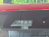 【三菱e-Assist】走行中に前方の車両等を認識し、衝突しそうな時は警報とブレーキで衝突回避と被害軽減をアシスト。より安全にドライブをお楽しみいただけます。