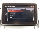 レバーをAUTOの位置にしているとき、レインセンサーが雨を感知すると、雨量に応じてワイパーが自動で作動してくれるオートワイパーを装備!設定変更で非作動にすると、間欠作動に固定されます。