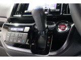 インパネシフトだから視線の移動も少なく足元もスッキリ♪運転席もゆったりしているのでゆとりを持ってドライブできますね!