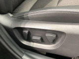運転席のシートは電動で動かすことができます!