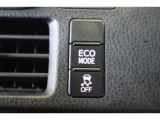 ECOモードはエアコンの利きなどを抑え、低燃費で走れるようサポートします。アクセル操作に対するレスポンスがゆるくなり、急発進や加速はしづらくなります。走行状況に応じてボタンで切替えることが出来ます。